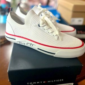 NEW!! Tommy Hilfiger White Knit Sneakers Size 8
